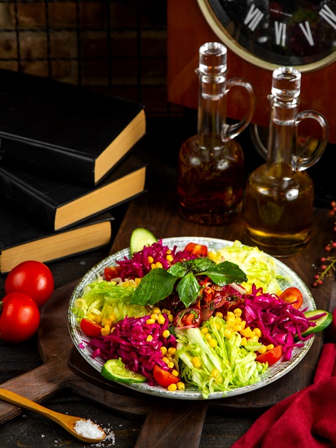 Kuzu Şiş Salata