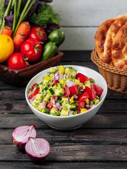 Kuzu Şiş Salata